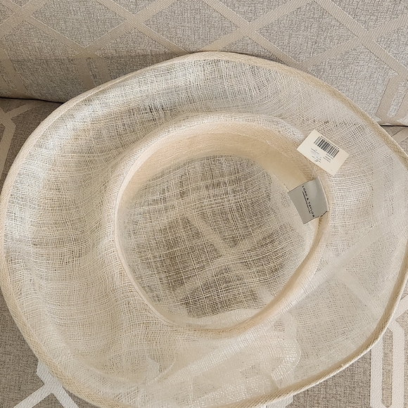 Lord and Taylor new with tags cream hat with bow - Picture 6 of 6